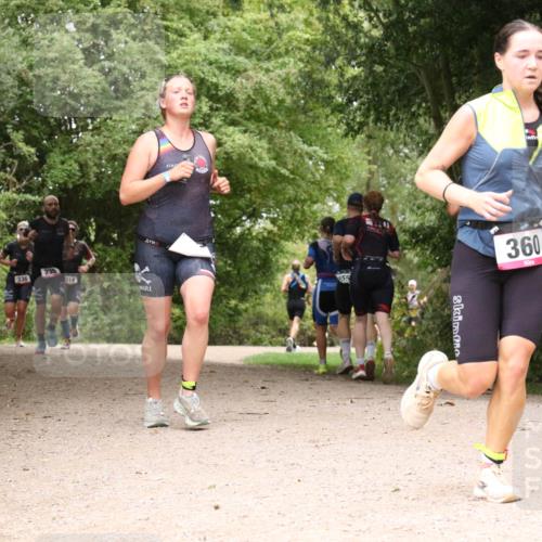 30.08.2026 - Elbe Triathlon Hamburg Antke Förster http://msf.ph/oto/10096148 30.08.2026 10:16:43 Laufen 321, 360 meine-sportfotos.de