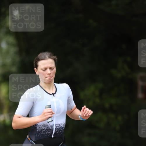 30.08.2026 - Elbe Triathlon Hamburg Antke Förster http://msf.ph/oto/10096219 30.08.2026 10:13:21 Laufen 70, 3 meine-sportfotos.de