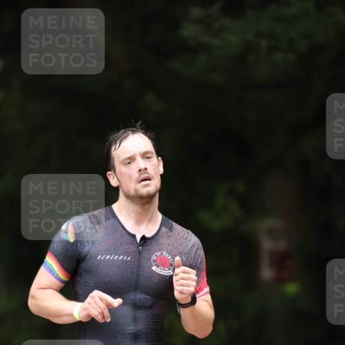 30.08.2026 - Elbe Triathlon Hamburg Antke Förster http://msf.ph/oto/10096285 30.08.2026 10:14:59 Laufen 1910 meine-sportfotos.de