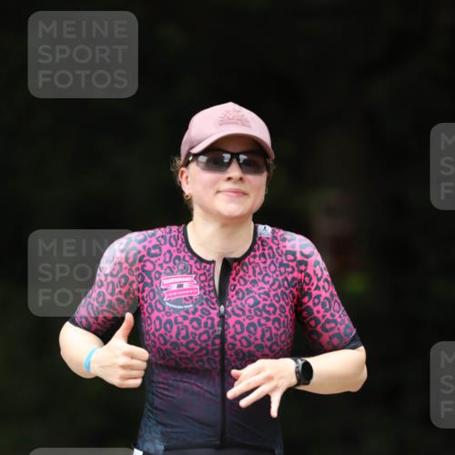 30.08.2026 - Elbe Triathlon Hamburg Antke Förster http://msf.ph/oto/10096327 30.08.2026 10:15:27 Laufen 80, 305 meine-sportfotos.de