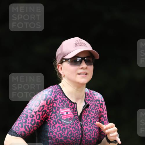 30.08.2026 - Elbe Triathlon Hamburg Antke Förster http://msf.ph/oto/10096329 30.08.2026 10:15:27 Laufen 53, 33, 10, 305 meine-sportfotos.de