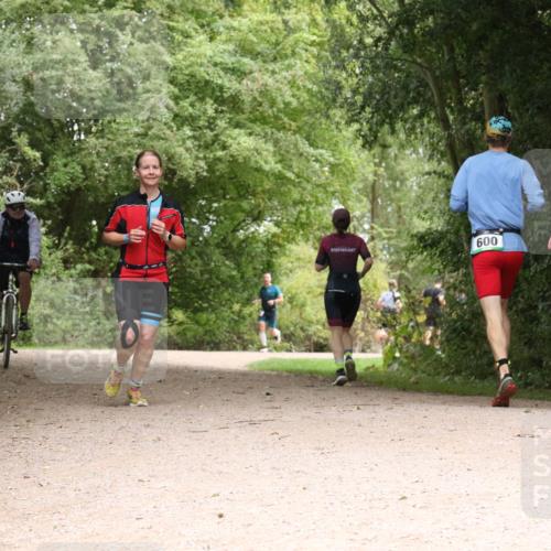 30.08.2026 - Elbe Triathlon Hamburg Antke Förster http://msf.ph/oto/10096338 30.08.2026 10:19:54 Laufen 600, 642 meine-sportfotos.de
