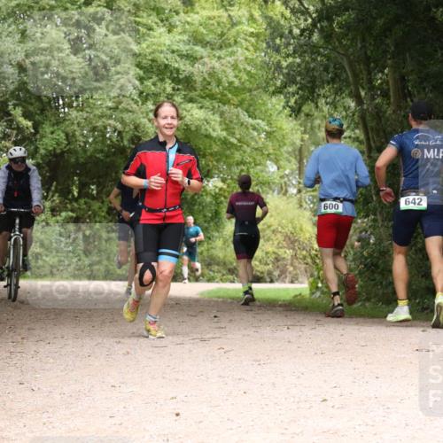 30.08.2026 - Elbe Triathlon Hamburg Antke Förster http://msf.ph/oto/10096340 30.08.2026 10:19:55 Laufen 600, 642 meine-sportfotos.de