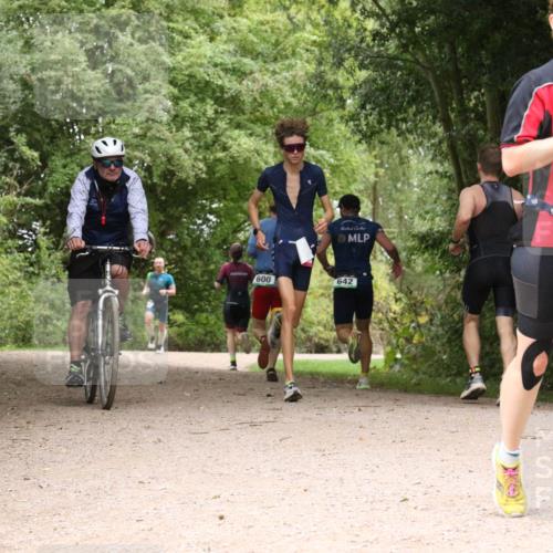30.08.2026 - Elbe Triathlon Hamburg Antke Förster http://msf.ph/oto/10096344 30.08.2026 10:19:56 Laufen 600, 642 meine-sportfotos.de