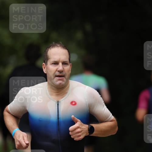 30.08.2026 - Elbe Triathlon Hamburg Antke Förster http://msf.ph/oto/10096381 30.08.2026 10:16:03 Laufen 8 meine-sportfotos.de