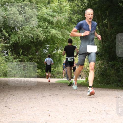 30.08.2026 - Elbe Triathlon Hamburg Antke Förster http://msf.ph/oto/10096400 30.08.2026 10:21:16 Laufen 756 meine-sportfotos.de