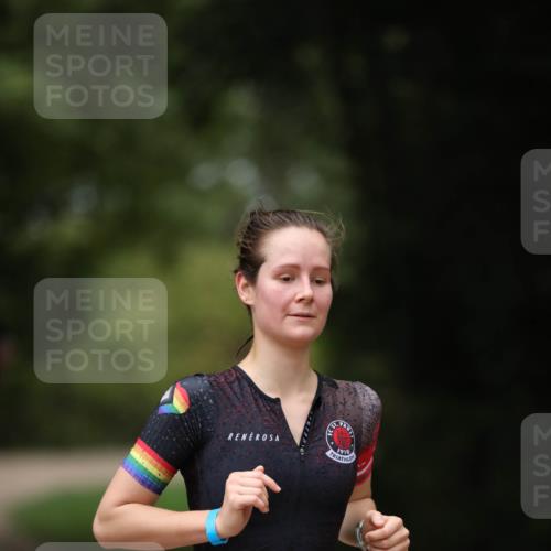 30.08.2026 - Elbe Triathlon Hamburg Antke Förster http://msf.ph/oto/10096401 30.08.2026 10:16:18 Laufen 390, 1910 meine-sportfotos.de