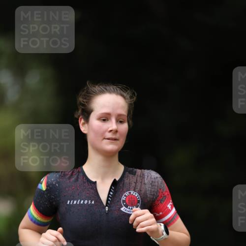 30.08.2026 - Elbe Triathlon Hamburg Antke Förster http://msf.ph/oto/10096403 30.08.2026 10:16:18 Laufen 1910, 3, 390 meine-sportfotos.de