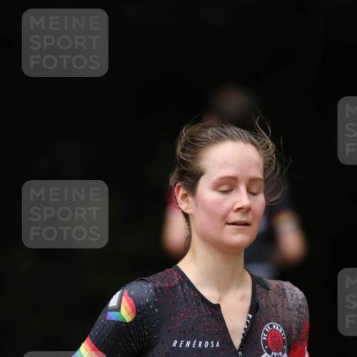 30.08.2026 - Elbe Triathlon Hamburg Antke Förster http://msf.ph/oto/10096405 30.08.2026 10:16:19 Laufen 1910, 3, 390 meine-sportfotos.de
