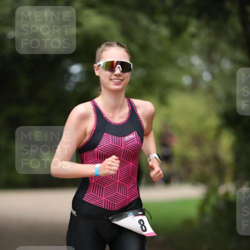30.08.2026 - Elbe Triathlon Hamburg Antke Förster http://msf.ph/oto/10096435 30.08.2026 10:16:36 Laufen 8 meine-sportfotos.de