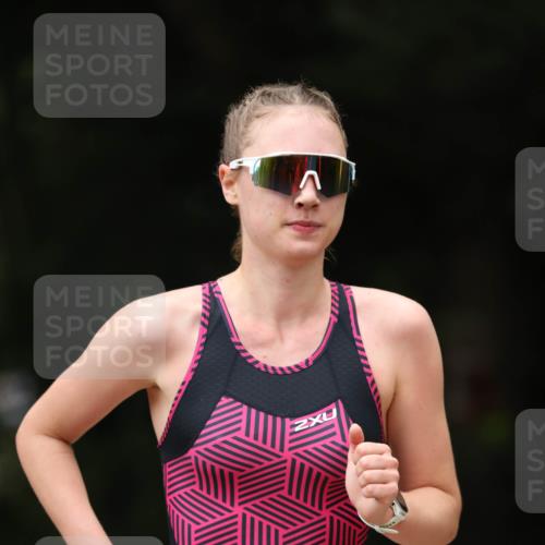 30.08.2026 - Elbe Triathlon Hamburg Antke Förster http://msf.ph/oto/10096439 30.08.2026 10:16:37 Laufen 8 meine-sportfotos.de