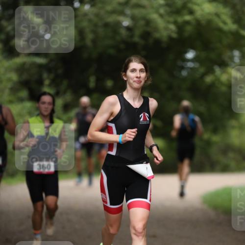 30.08.2026 - Elbe Triathlon Hamburg Antke Förster http://msf.ph/oto/10096443 30.08.2026 10:16:39 Laufen 360 meine-sportfotos.de