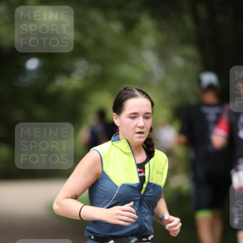 30.08.2026 - Elbe Triathlon Hamburg Antke Förster http://msf.ph/oto/10096451 30.08.2026 10:16:42 Laufen 54, 360 meine-sportfotos.de