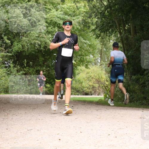 30.08.2026 - Elbe Triathlon Hamburg Antke Förster http://msf.ph/oto/10096590 30.08.2026 10:24:18 Laufen  meine-sportfotos.de