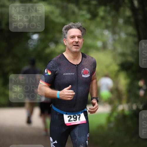 30.08.2026 - Elbe Triathlon Hamburg Antke Förster http://msf.ph/oto/10096681 30.08.2026 10:20:47 Laufen 1910, 297 meine-sportfotos.de