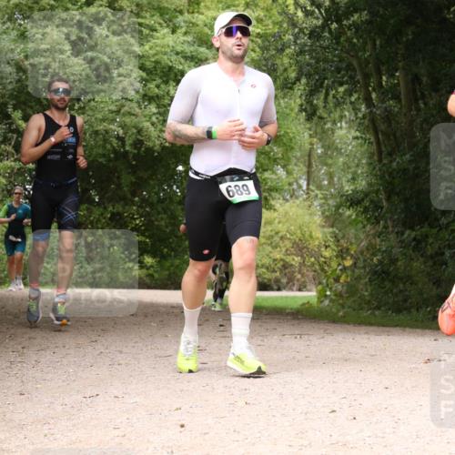 30.08.2026 - Elbe Triathlon Hamburg Antke Förster http://msf.ph/oto/10096786 30.08.2026 10:27:41 Laufen 0, 100, 689, 310 meine-sportfotos.de