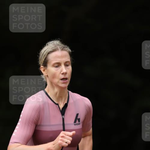 30.08.2026 - Elbe Triathlon Hamburg Antke Förster http://msf.ph/oto/10096879 30.08.2026 10:24:06 Laufen  meine-sportfotos.de