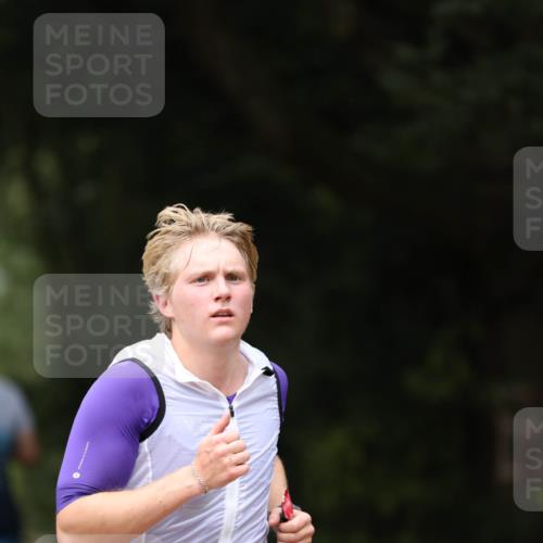 30.08.2026 - Elbe Triathlon Hamburg Antke Förster http://msf.ph/oto/10096893 30.08.2026 10:24:19 Laufen  meine-sportfotos.de