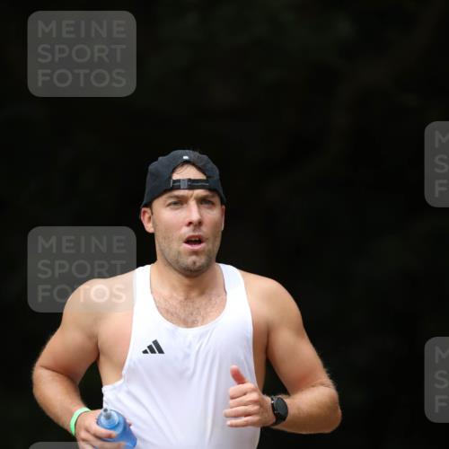 30.08.2026 - Elbe Triathlon Hamburg Antke Förster http://msf.ph/oto/10096941 30.08.2026 10:25:13 Laufen  meine-sportfotos.de