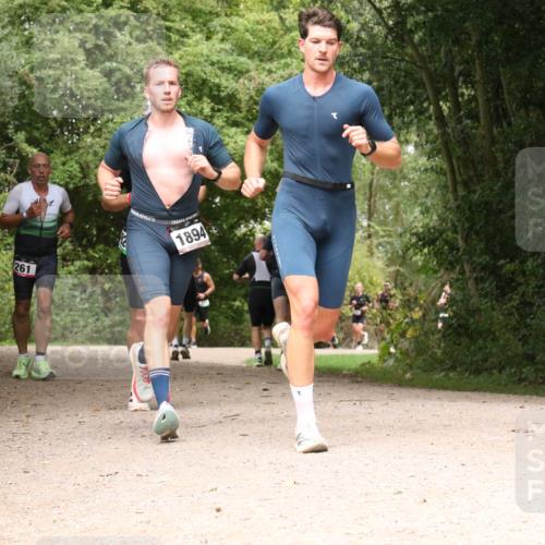 30.08.2026 - Elbe Triathlon Hamburg Antke Förster http://msf.ph/oto/10096962 30.08.2026 10:30:34 Laufen 261, 1894 meine-sportfotos.de