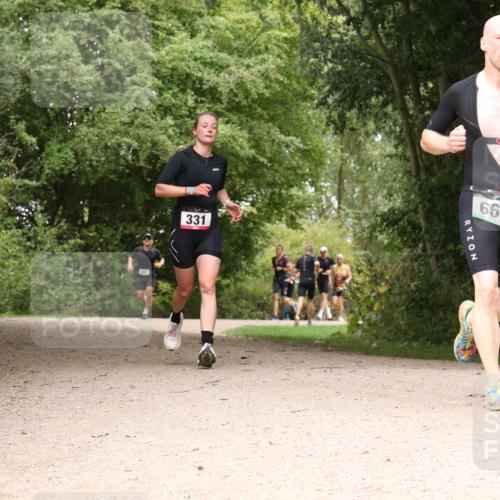 30.08.2026 - Elbe Triathlon Hamburg Antke Förster http://msf.ph/oto/10096992 30.08.2026 10:30:49 Laufen 331, 660 meine-sportfotos.de
