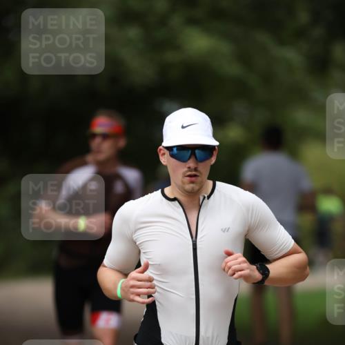 30.08.2026 - Elbe Triathlon Hamburg Antke Förster http://msf.ph/oto/10097051 30.08.2026 10:27:03 Laufen 417 meine-sportfotos.de