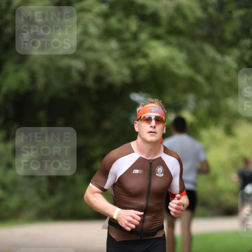 30.08.2026 - Elbe Triathlon Hamburg Antke Förster http://msf.ph/oto/10097053 30.08.2026 10:27:04 Laufen 3 meine-sportfotos.de