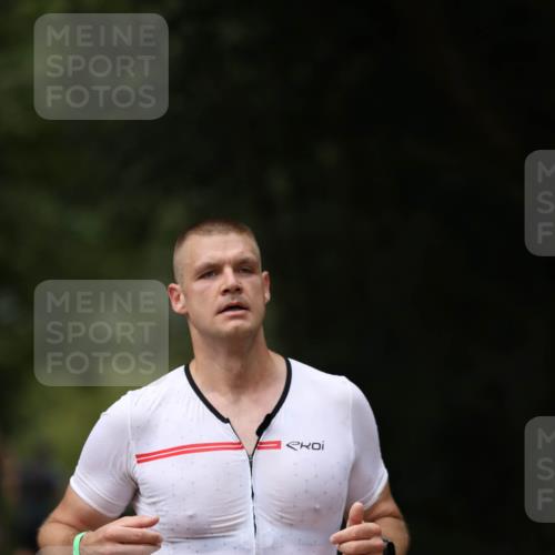 30.08.2026 - Elbe Triathlon Hamburg Antke Förster http://msf.ph/oto/10097069 30.08.2026 10:27:28 Laufen 489 meine-sportfotos.de