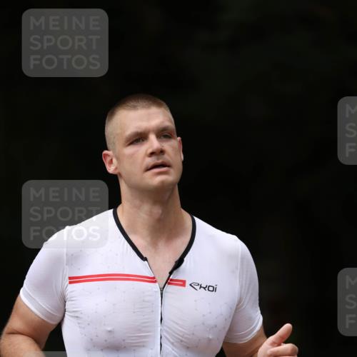30.08.2026 - Elbe Triathlon Hamburg Antke Förster http://msf.ph/oto/10097071 30.08.2026 10:27:29 Laufen 489 meine-sportfotos.de