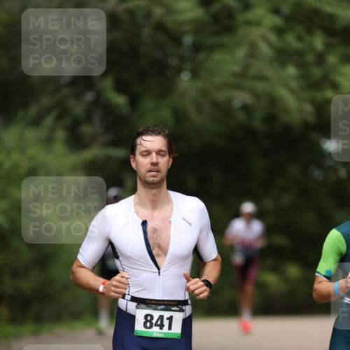 30.08.2026 - Elbe Triathlon Hamburg Antke Förster http://msf.ph/oto/10097075 30.08.2026 10:27:33 Laufen 841 meine-sportfotos.de