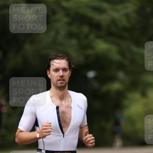 30.08.2026 - Elbe Triathlon Hamburg Antke Förster http://msf.ph/oto/10097077 30.08.2026 10:27:34 Laufen 841 meine-sportfotos.de