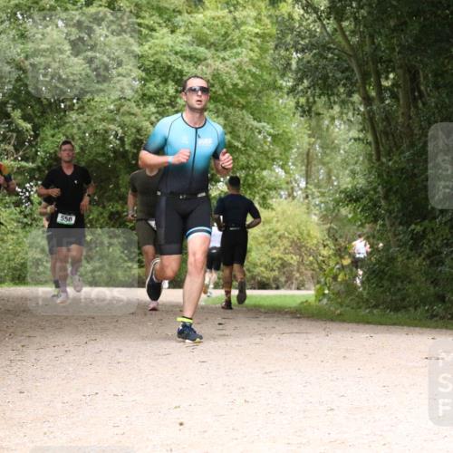 30.08.2026 - Elbe Triathlon Hamburg Antke Förster http://msf.ph/oto/10097124 30.08.2026 10:32:57 Laufen 325, 550 meine-sportfotos.de