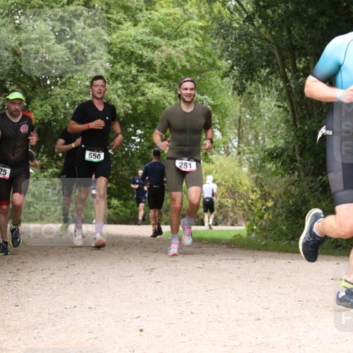 30.08.2026 - Elbe Triathlon Hamburg Antke Förster http://msf.ph/oto/10097128 30.08.2026 10:32:58 Laufen 325, 550, 251 meine-sportfotos.de