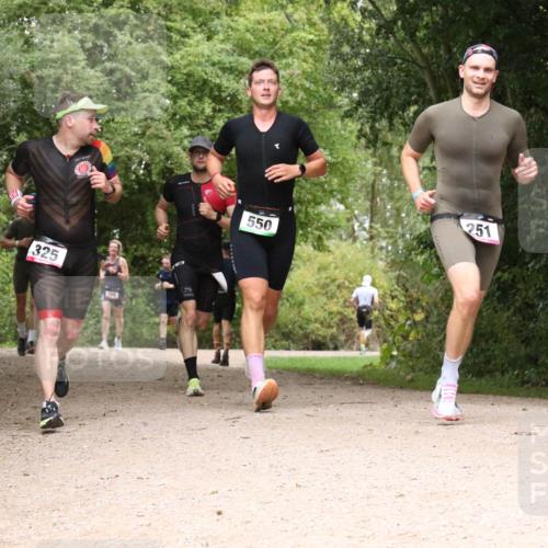 30.08.2026 - Elbe Triathlon Hamburg Antke Förster http://msf.ph/oto/10097132 30.08.2026 10:32:59 Laufen 325, 550, 251 meine-sportfotos.de