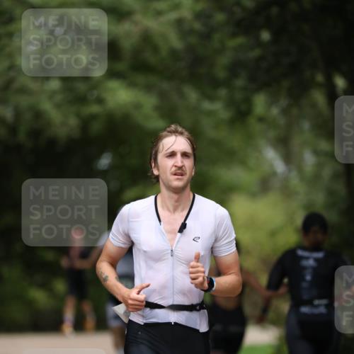 30.08.2026 - Elbe Triathlon Hamburg Antke Förster http://msf.ph/oto/10097139 30.08.2026 10:28:24 Laufen  meine-sportfotos.de