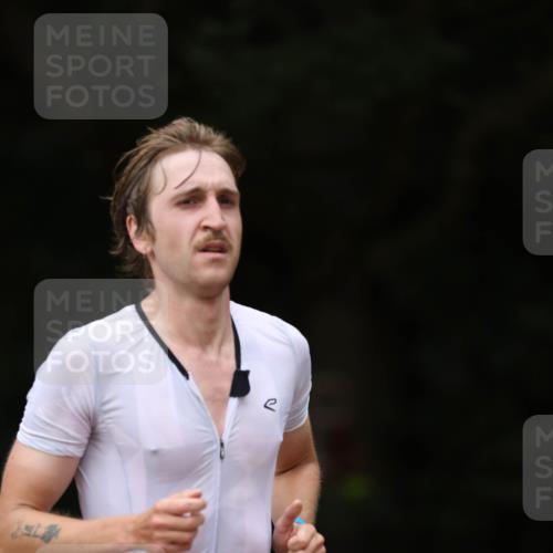 30.08.2026 - Elbe Triathlon Hamburg Antke Förster http://msf.ph/oto/10097143 30.08.2026 10:28:25 Laufen  meine-sportfotos.de