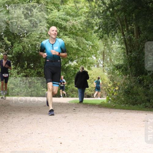 30.08.2026 - Elbe Triathlon Hamburg Antke Förster http://msf.ph/oto/10097160 30.08.2026 10:33:19 Laufen 1910, 155 meine-sportfotos.de