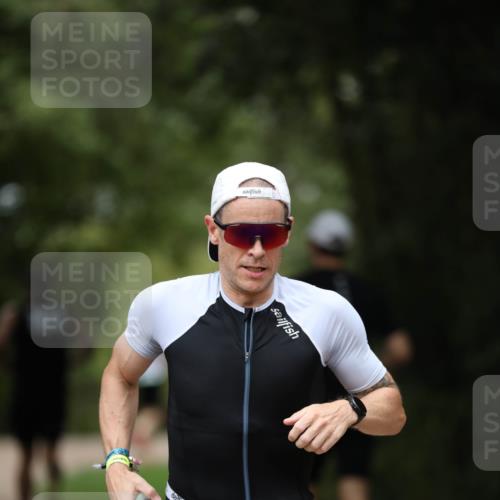 30.08.2026 - Elbe Triathlon Hamburg Antke Förster http://msf.ph/oto/10097181 30.08.2026 10:28:55 Laufen 670 meine-sportfotos.de