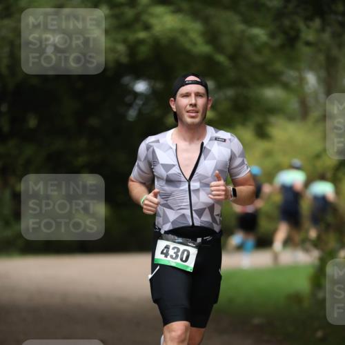 30.08.2026 - Elbe Triathlon Hamburg Antke Förster http://msf.ph/oto/10097239 30.08.2026 10:30:16 Laufen 430 meine-sportfotos.de