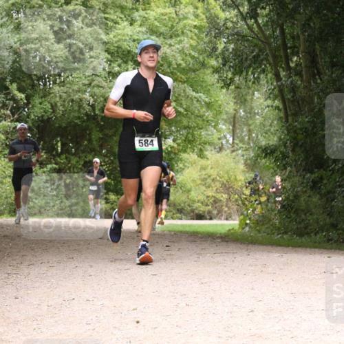 30.08.2026 - Elbe Triathlon Hamburg Antke Förster http://msf.ph/oto/10097282 30.08.2026 10:35:02 Laufen 584 meine-sportfotos.de