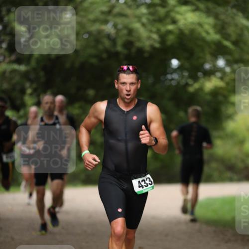 30.08.2026 - Elbe Triathlon Hamburg Antke Förster http://msf.ph/oto/10097283 30.08.2026 10:30:44 Laufen 433 meine-sportfotos.de