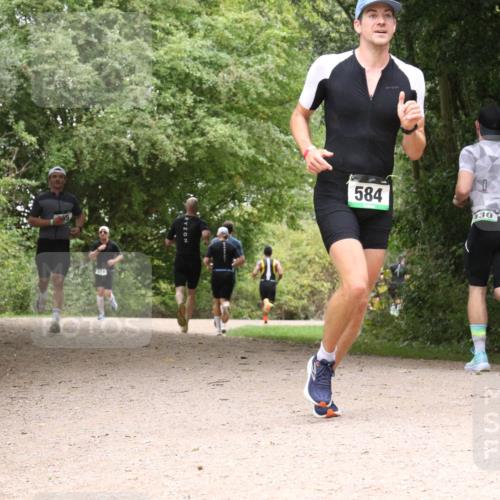 30.08.2026 - Elbe Triathlon Hamburg Antke Förster http://msf.ph/oto/10097284 30.08.2026 10:35:03 Laufen 584, 430 meine-sportfotos.de