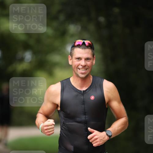 30.08.2026 - Elbe Triathlon Hamburg Antke Förster http://msf.ph/oto/10097287 30.08.2026 10:30:45 Laufen 433 meine-sportfotos.de