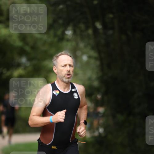 30.08.2026 - Elbe Triathlon Hamburg Antke Förster http://msf.ph/oto/10097291 30.08.2026 10:30:47 Laufen  meine-sportfotos.de