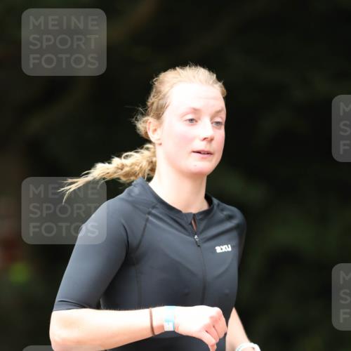 30.08.2026 - Elbe Triathlon Hamburg Antke Förster http://msf.ph/oto/10097303 30.08.2026 10:30:52 Laufen 331, 2 meine-sportfotos.de