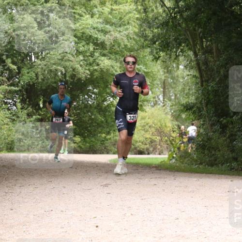 30.08.2026 - Elbe Triathlon Hamburg Antke Förster http://msf.ph/oto/10097320 30.08.2026 10:35:19 Laufen 321 meine-sportfotos.de