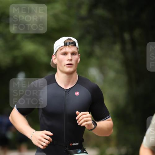 30.08.2026 - Elbe Triathlon Hamburg Antke Förster http://msf.ph/oto/10097325 30.08.2026 10:31:06 Laufen 394 meine-sportfotos.de