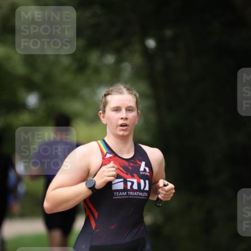 30.08.2026 - Elbe Triathlon Hamburg Antke Förster http://msf.ph/oto/10097383 30.08.2026 10:32:29 Laufen  meine-sportfotos.de
