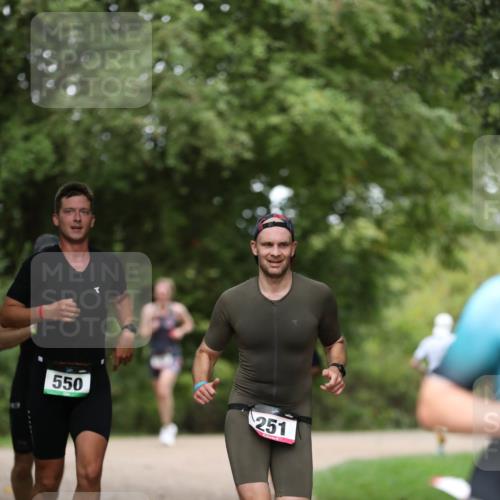 30.08.2026 - Elbe Triathlon Hamburg Antke Förster http://msf.ph/oto/10097433 30.08.2026 10:32:58 Laufen 550, 251 meine-sportfotos.de