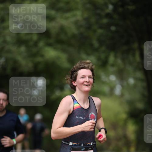 30.08.2026 - Elbe Triathlon Hamburg Antke Förster http://msf.ph/oto/10097453 30.08.2026 10:33:11 Laufen 299, 15 meine-sportfotos.de
